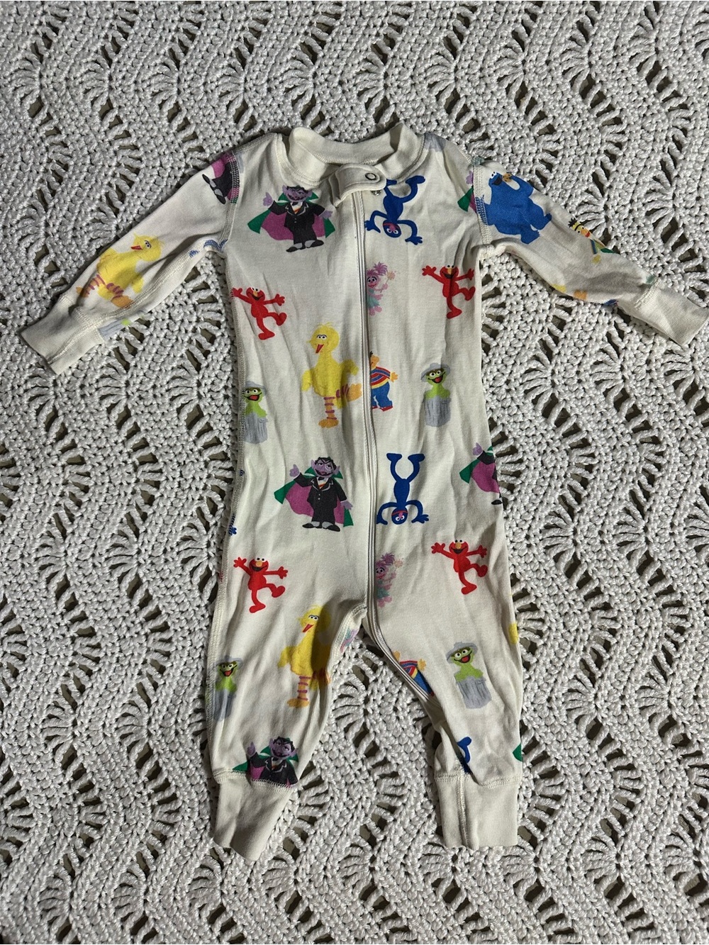 Hanna Andersson Kids Cream Sesame Street Character Zip One-Piece Pajamas